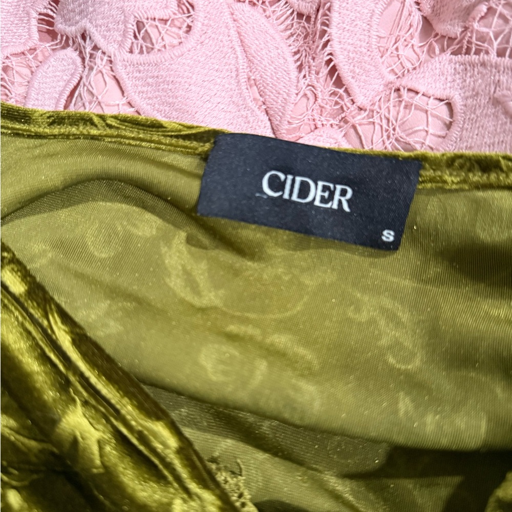 Cider Olive Green Floral Velvet Long-Sleeve Dress - Picture 4 of 4